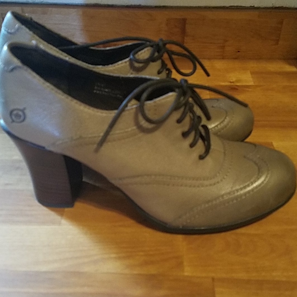 Never worn Born Oxford Leather Heels